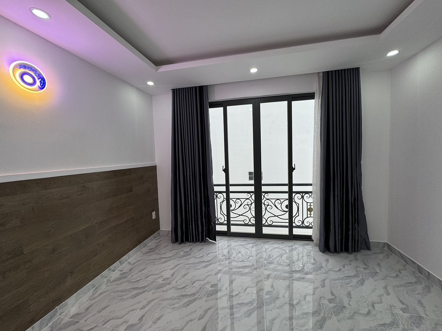 Nhà phố 3 lầu (4mx12,5m=50m2) 5 phòng ngủ hẻm ôtô 7 chỗ khu đồng bộ Nguyễn Thượng Hiền, Bình Thạnh